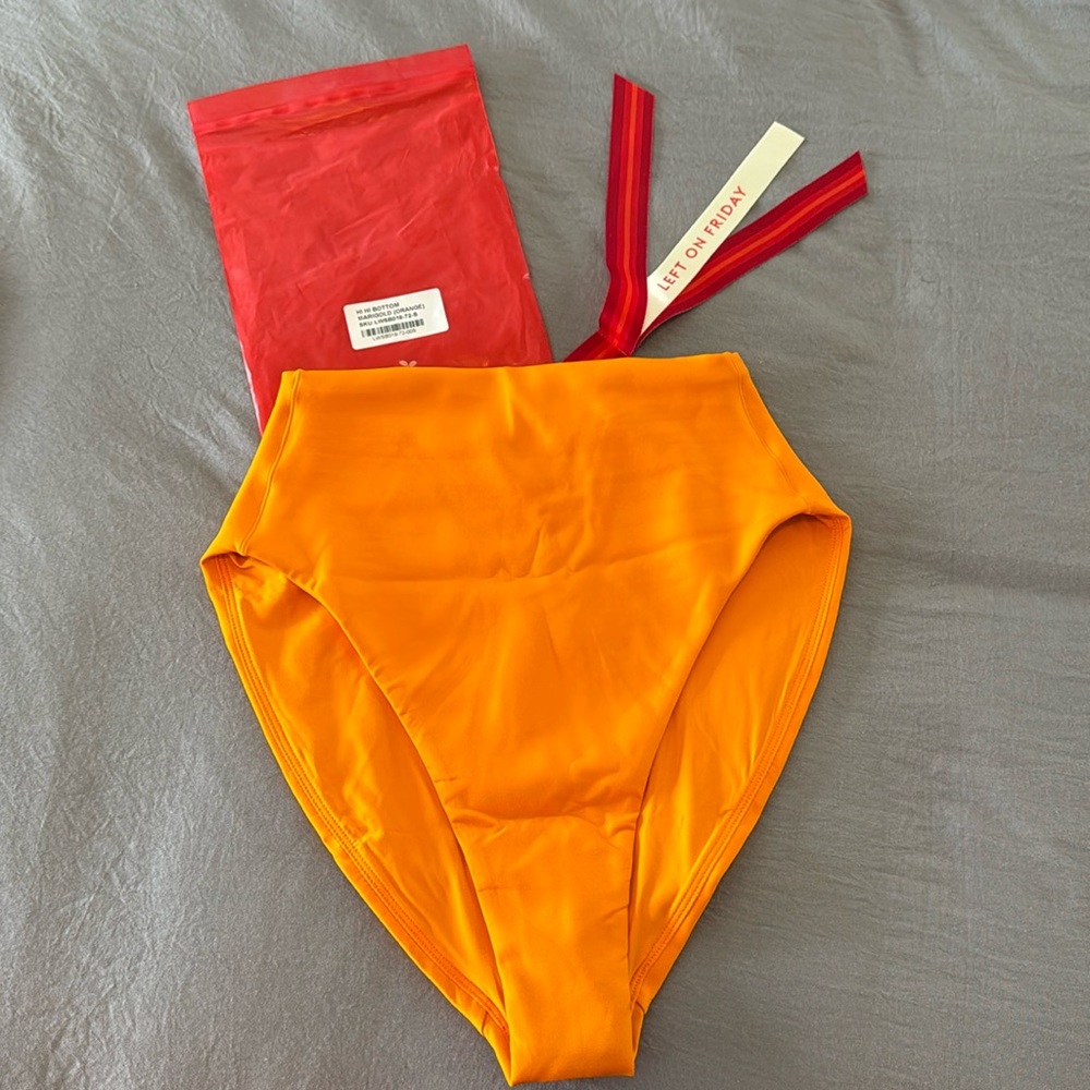 Left on Friday Hi Hi bottom, S, Marigold.